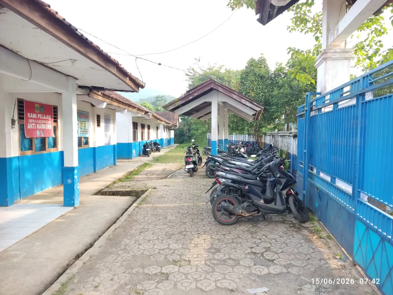 Parkiran sekolah